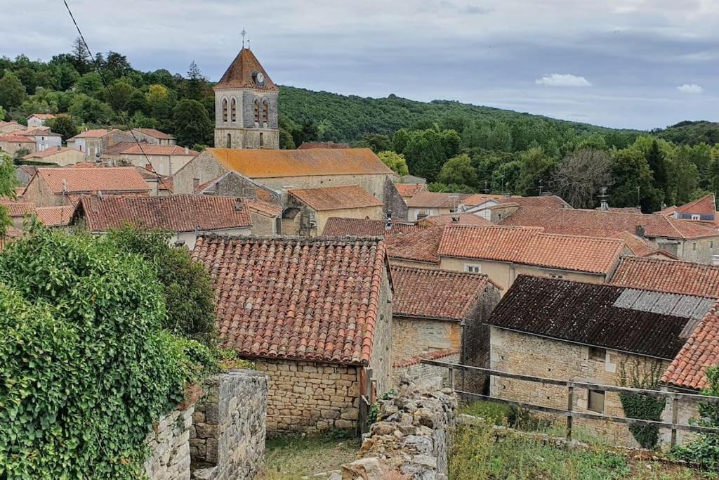 Gite Coquille Saint Jacques Villa Nanteuil-en-Vallée Esterno foto